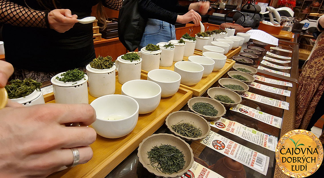 Špičkové jednokultivarové čaje z Japonska hrajú v dnešnom náročnom čajovom svete prím.
