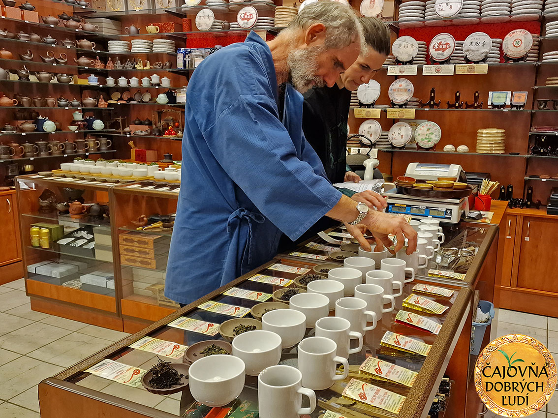 Špičkové jednokultivarové čaje z Japonska hrajú v dnešnom náročnom čajovom svete prím.