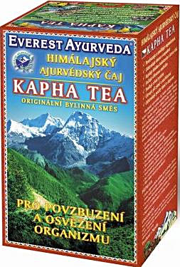 KAPHA TEA - NA POVZBUDENIE A OSVIEŽENIE ORGANIZMU Na povzbudenie a osvieženie organizmu • Povzbudzuje a osviežuje organizmus • Odstraňuje únavu a ospalosť • Reguluje hladinu cholesterolu a krvný tlak • Znižuje telesnú nadváhu • Posilňuje cievny systém • Uľavuje pri nádche a nachladnutí • Obmedzuje tvorbu kĺbových opuchov • Odstraňuje pocity úzkosti a depresie Himalájsky ájurvédsky dóšický čaj Kapha podporuje regeneráciu a ochranný systém organizmu, posilňuje telesnú stavbu, kĺbový aparát a celkový fyzický stav. Prináša pocit povzbudenia a osvieženia. Storočiami preverená tradičná zmes himalájskych bylín priaznivo pôsobí pri pravidelnom používaní na celkový zdravotný stav a psychickú kondíciu u ľudí s prevahou nasledujúcej charakteristiky: • Ste silnejšej postavy • Ľahko priberáte na váhe • Nemáte radi vlhké a daždivé počasie • Máte hladkú a silnú pokožku • Ste priateľský typ s miernou a  pokojnou povahou • Máte dobrú pamäť a sklony k tvrdohlavému konaniu • Ste spoľahlivý, trpezlivý, vytrvalý a tolerantný • Neradi meníte svoje zvyklosti a radi zotrvávate na rovnakom mieste • Ste rozvážnejší a pomalší vo svojich činnostiach • Máte dobrý zmysel pre spoluprácu K obnoveniu rovnováhy napomáha: ľahká a teplá strava, pravidelný pohyb a fyzické cvičenie, častá zmena a rôznorodosť denných aktivít. Kapha typ by sa mal vyhýbať ťažkým, olejnatým, duseným a tučným jedlám. Mal by obmedziť nadbytočný spánok, prejedanie sa a konzumáciu mliečnych výrobkov. Cena s DPH: 4.20 Eur Hmotnosť: 100 g sypaného čaju Odporúčaná dávka: 2-3 šálky za deň Zloženie: bazalka svätá, kotvičník zemný, pupočník ázijský, zázvorovník lekársky, čierne korenie, klinčekovec vonný, škoricovník tamala, rasca rímska, terminalia bellirica, kardamom obyčajný, myrica rubra