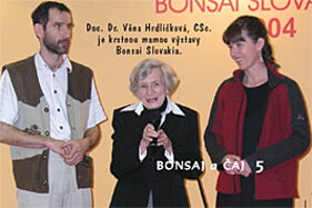 Magazín Bonsaj a čaj na 7. ročníku medzinárodnej výstavy Bonsai Slovakia udelil v roku 2004 “Čestnú cenu magazínu Bonsaj a čaj” Zdeňkovi a Věne Hrdličkovým za celoživotné dielo a nesmierny kultúrny a ľudský prínos k poznaniu, cíteniu krásy a tolerancie medzi ľuďmi.