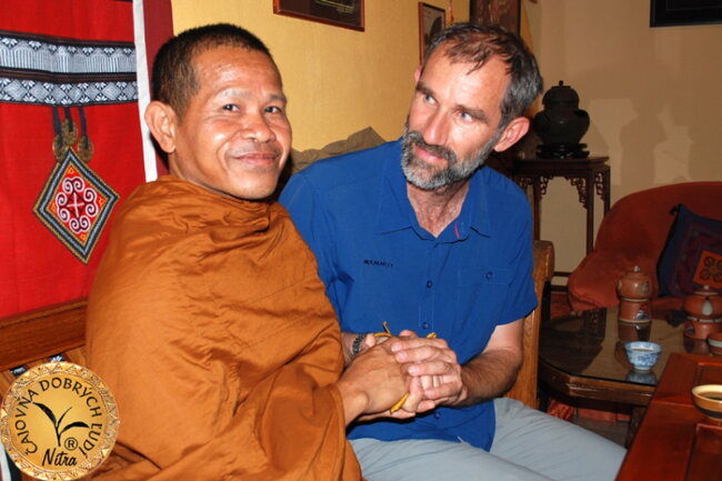Ajahn Samphao Dhammasaro je už 19 rokov thajským lesným mníchom